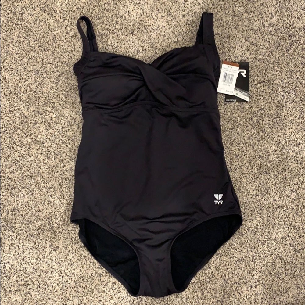 Competitive swimsuit